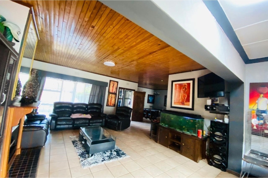 5 Bedroom Property for Sale in Sasolburg Free State